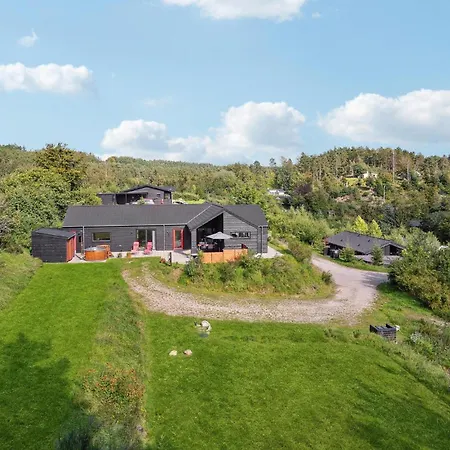 4 Bedroom Awesome In Holiday home Ebeltoft