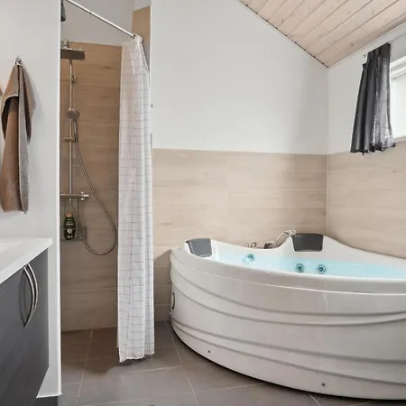 Holiday home 4 Bedroom Awesome In *